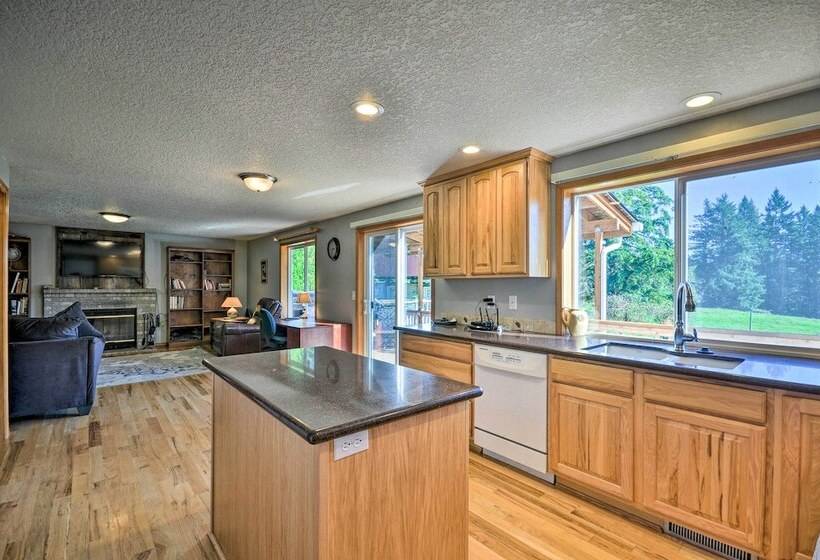 Peaceful, Pet Friendly Washougal Paradise!