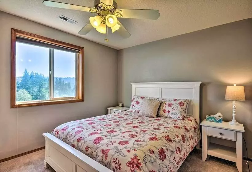 Peaceful, Pet Friendly Washougal Paradise!