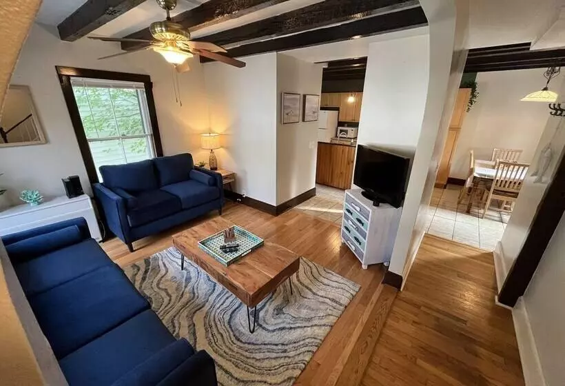 ペンション Cozy 3br Beach House By The Sea