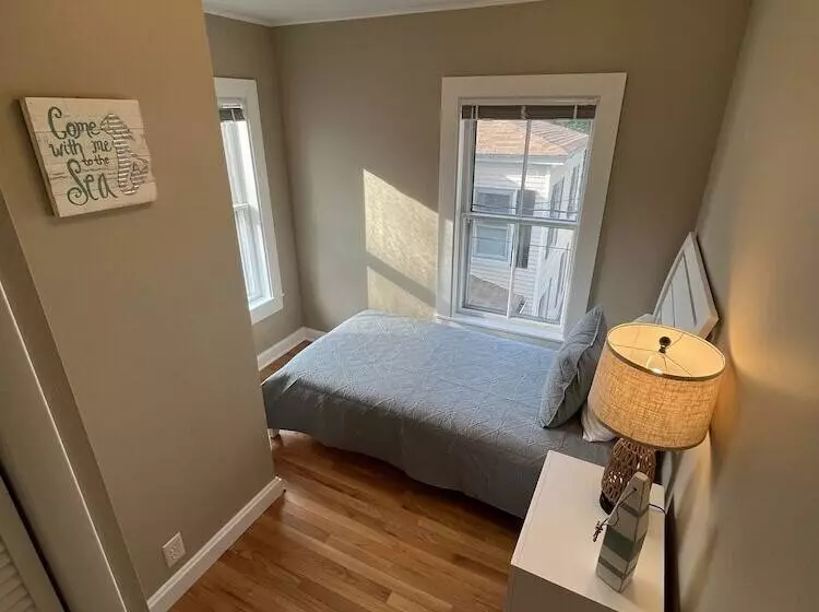 ペンション Cozy 3br Beach House By The Sea