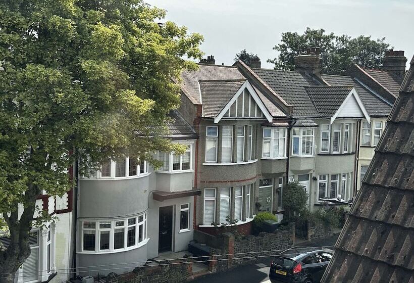 بنسيون Silverdale House