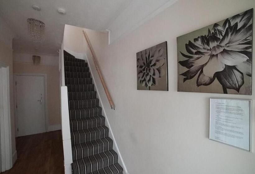 بنسيون Silverdale House