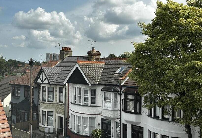 بنسيون Silverdale House