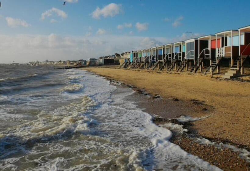 بنسيون Silverdale House