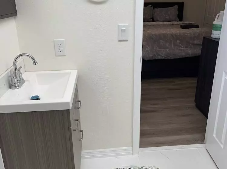 Majatalo Zenhomes In Brandon Near Tampa Valrico Seffner