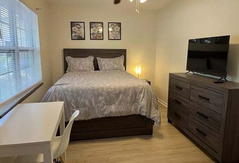 Majatalo Zenhomes In Brandon Near Tampa Valrico Seffner