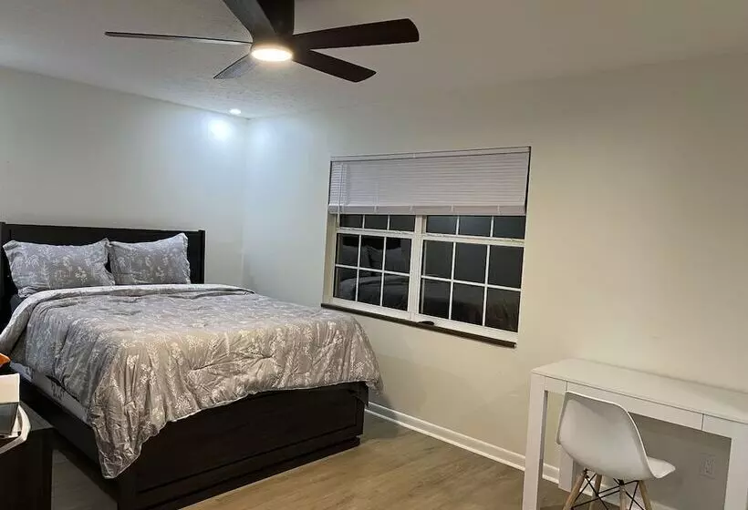 Majatalo Zenhomes In Brandon Near Tampa Valrico Seffner