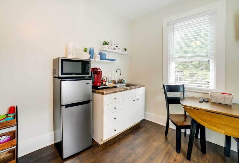 Pet Friendly Home 100 Feet To Walnut Street