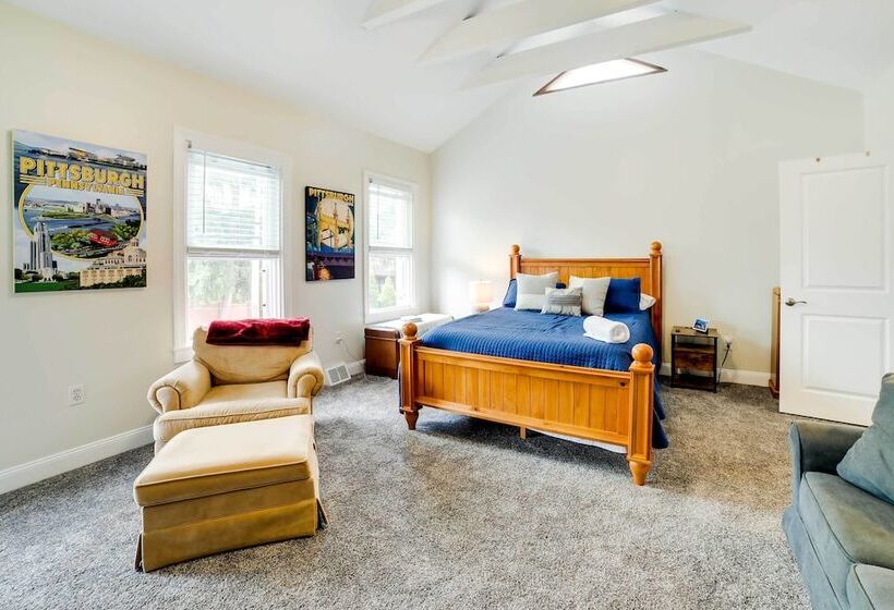 Pet Friendly Home 100 Feet To Walnut Street