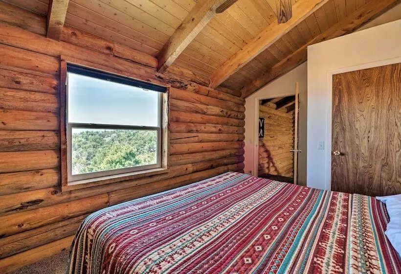 Pet Friendly Moab Cabin W/ Mtn Views & Bbq!