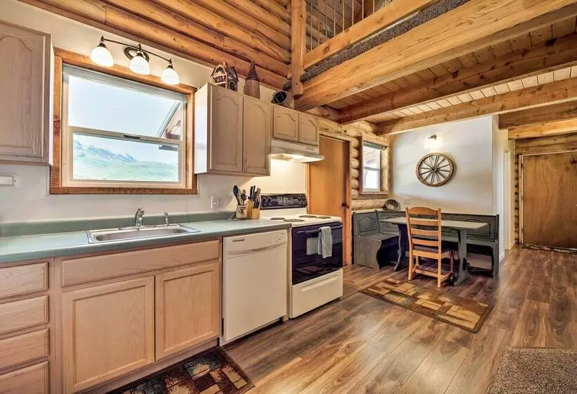 Pet Friendly Moab Cabin W/ Mtn Views & Bbq!