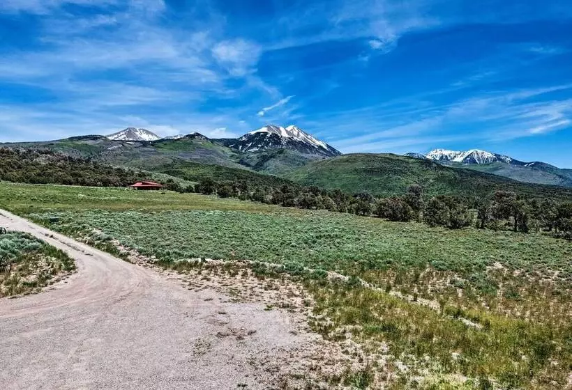 Pet Friendly Moab Cabin W/ Mtn Views & Bbq!