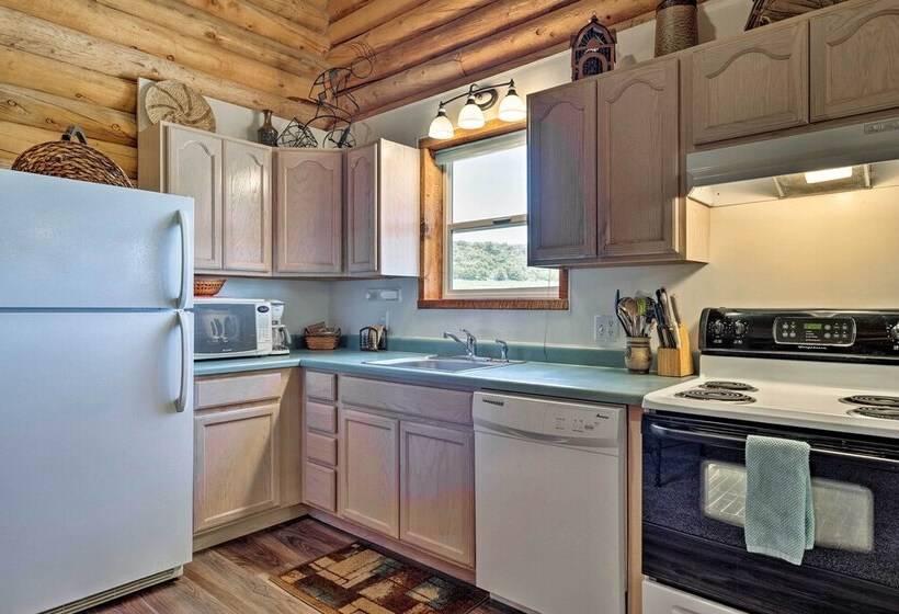 Pet Friendly Moab Cabin W/ Mtn Views & Bbq!