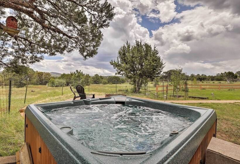 Near Hiking: Vernon Cabin W/ Hot Tub On 30 Acres!