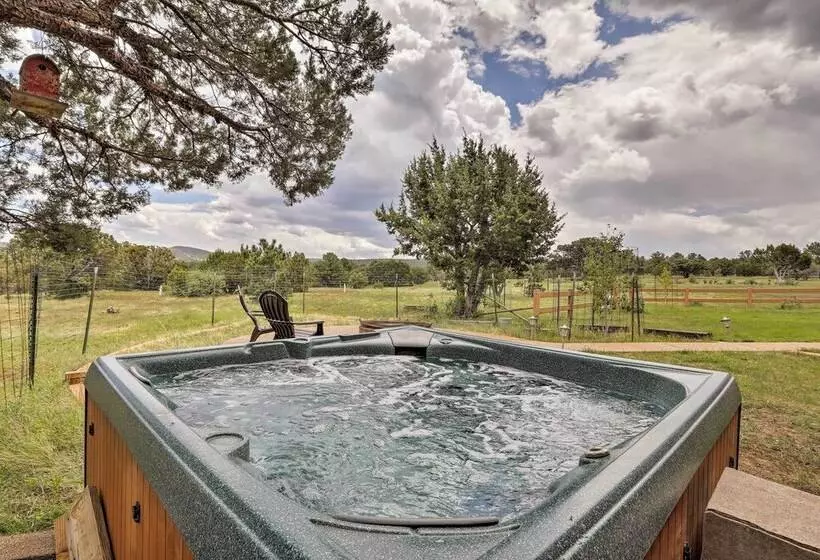 Near Hiking: Vernon Cabin W/ Hot Tub On 30 Acres!