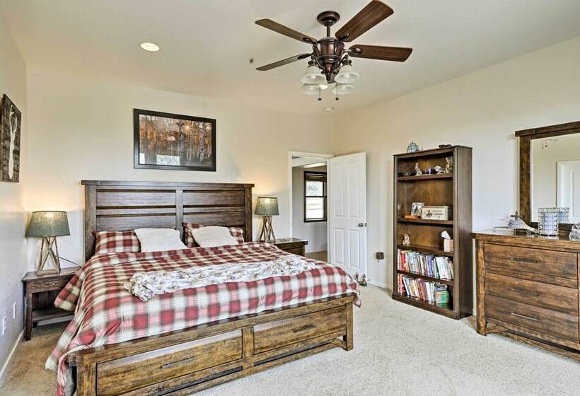 Near Hiking: Vernon Cabin W/ Hot Tub On 30 Acres!