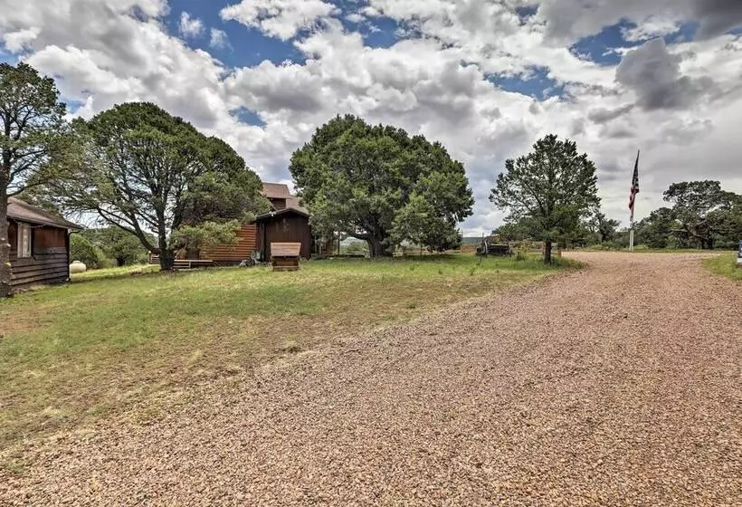 Near Hiking: Vernon Cabin W/ Hot Tub On 30 Acres!