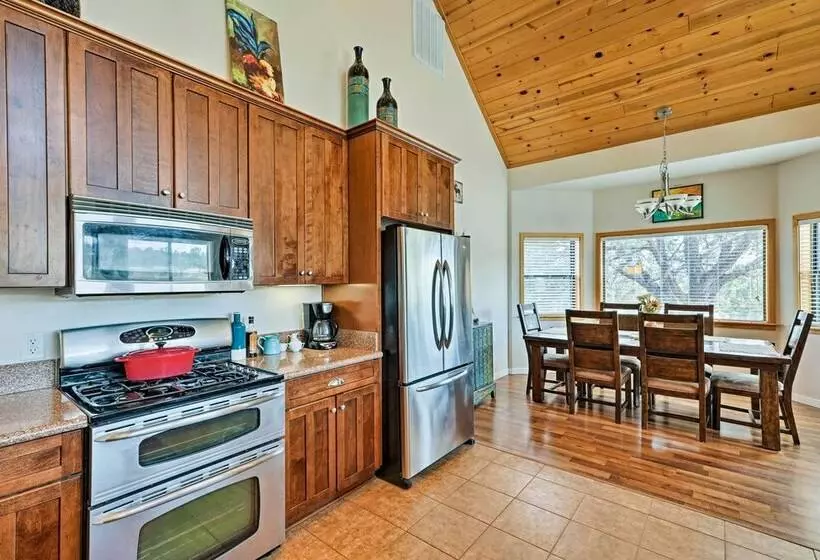 Near Hiking: Vernon Cabin W/ Hot Tub On 30 Acres!