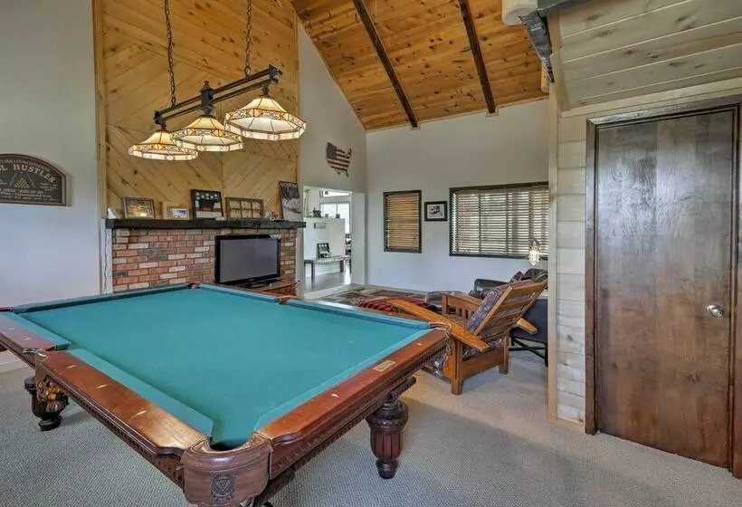 Near Hiking: Vernon Cabin W/ Hot Tub On 30 Acres!