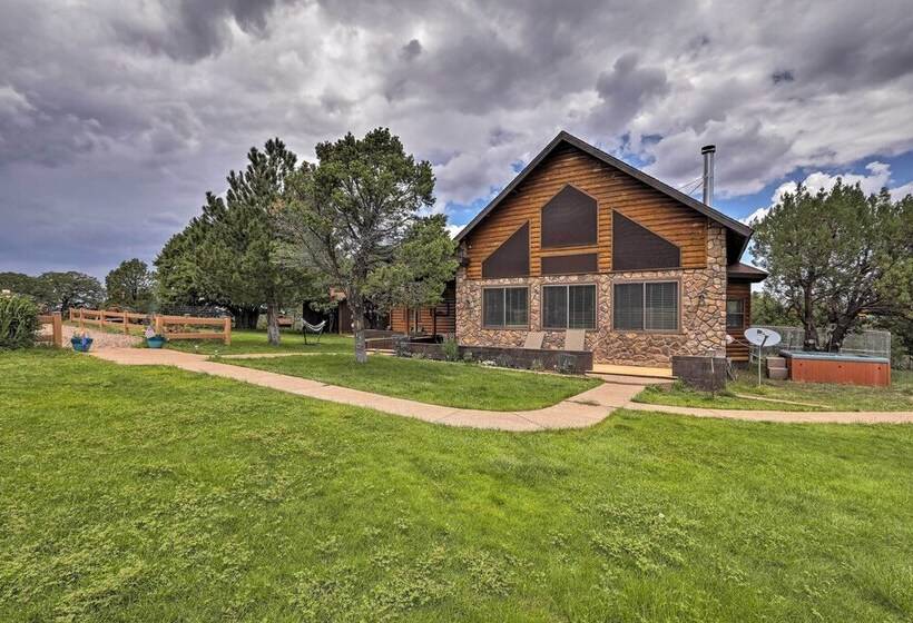 Near Hiking: Vernon Cabin W/ Hot Tub On 30 Acres!