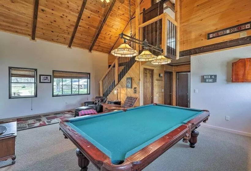 Near Hiking: Vernon Cabin W/ Hot Tub On 30 Acres!