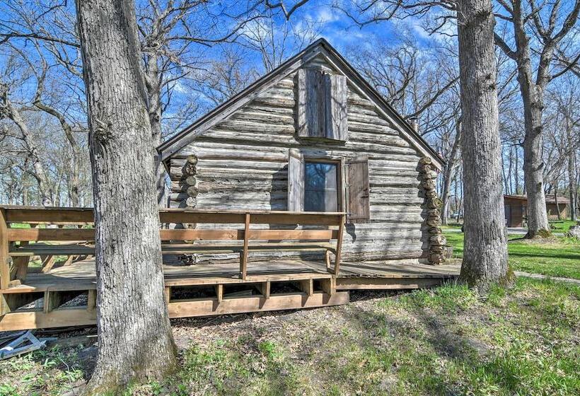 Raccoon River Retreat: Indoor Pool & Outdoor Fun!