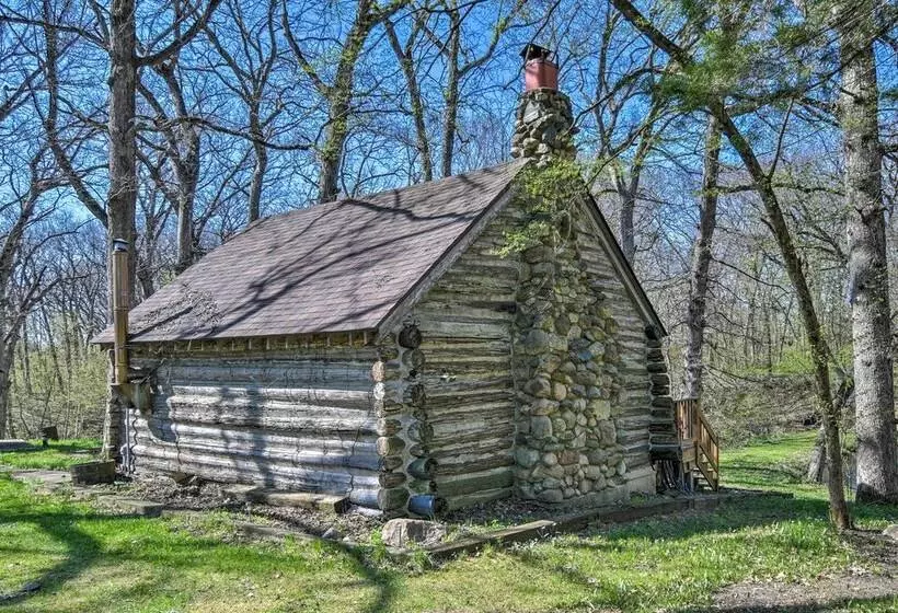 Raccoon River Retreat: Indoor Pool & Outdoor Fun!