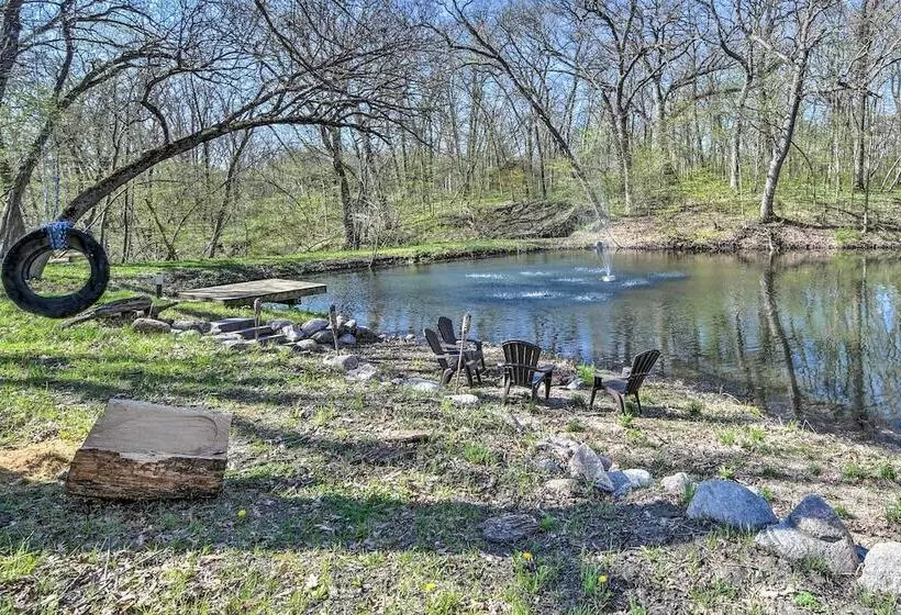 Raccoon River Retreat: Indoor Pool & Outdoor Fun!