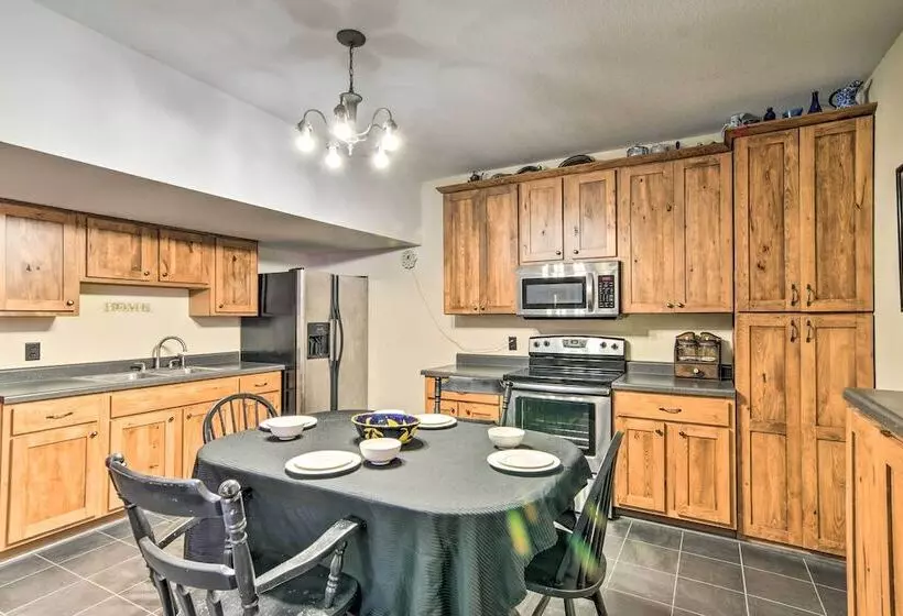 Raccoon River Retreat: Indoor Pool & Outdoor Fun!