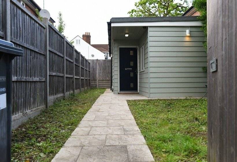 إقامة Beautiful 1 Bed House In Edgware