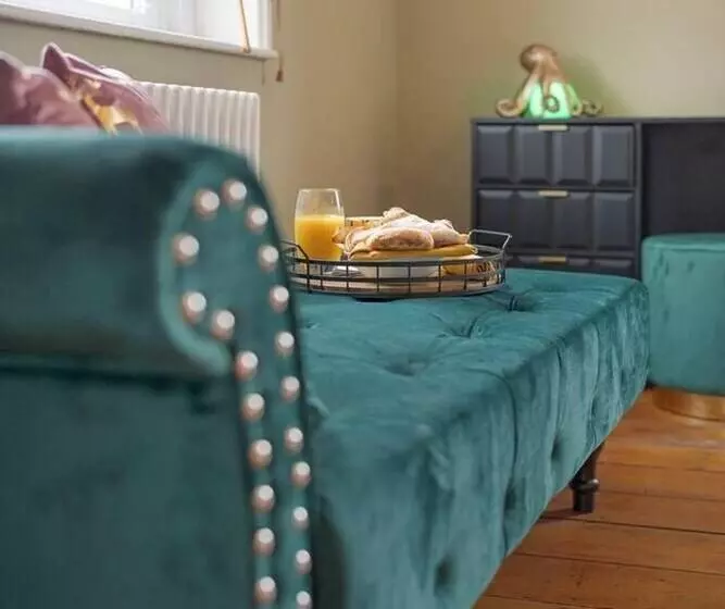 Residenssi Huge House Pool Table Parking Garden Sky Tv Wifi