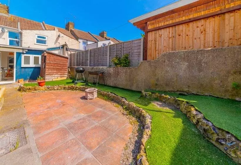 レジデンス Stylish 3 Bed House With Free Parking & Wifi