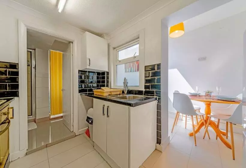 レジデンス Stylish 3 Bed House With Free Parking & Wifi