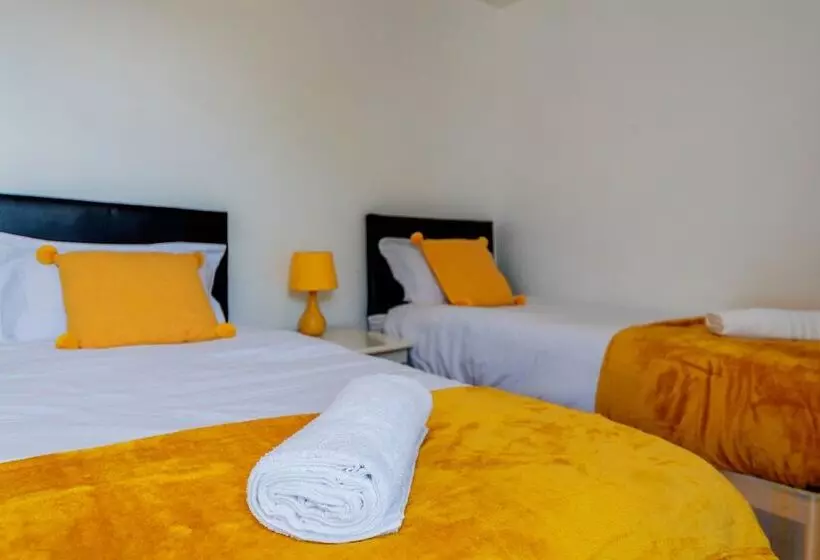 レジデンス Stylish 3 Bed House With Free Parking & Wifi