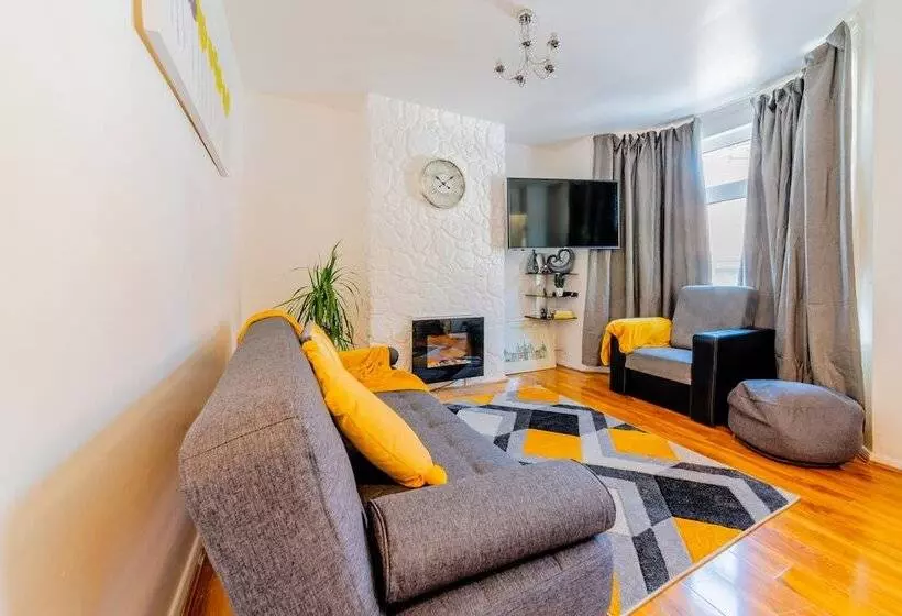 レジデンス Stylish 3 Bed House With Free Parking & Wifi