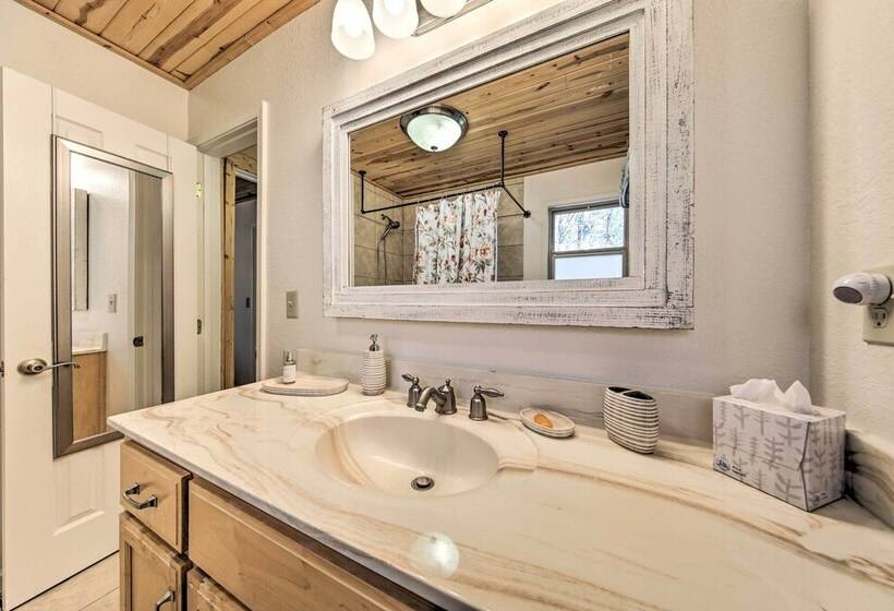 Scenic Murphy Escape With Hot Tub & Fire Pit!