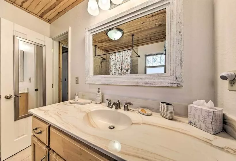 Scenic Murphy Escape With Hot Tub & Fire Pit!