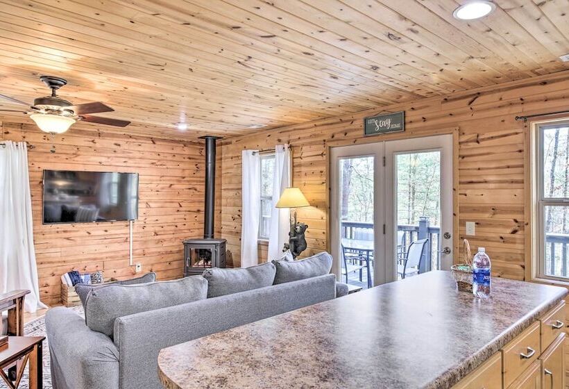 Scenic Murphy Escape With Hot Tub & Fire Pit!