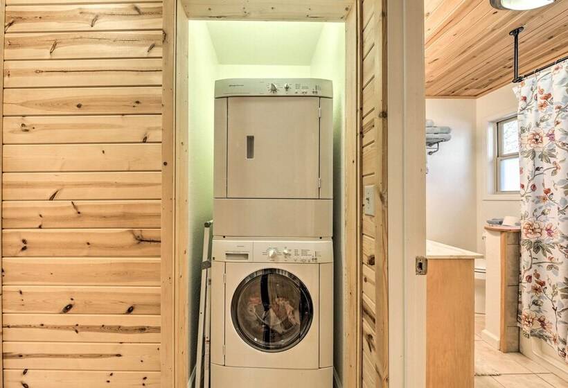 Scenic Murphy Escape With Hot Tub & Fire Pit!