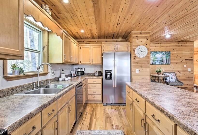 Scenic Murphy Escape With Hot Tub & Fire Pit!