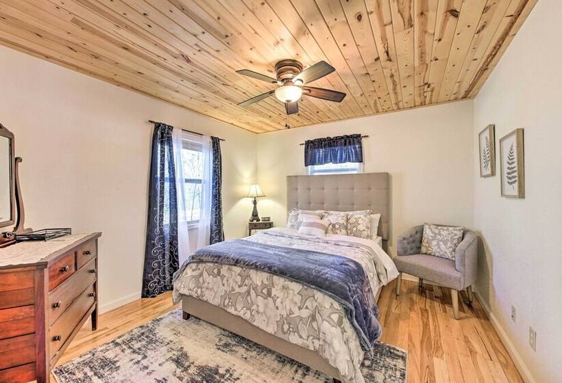 Scenic Murphy Escape With Hot Tub & Fire Pit!