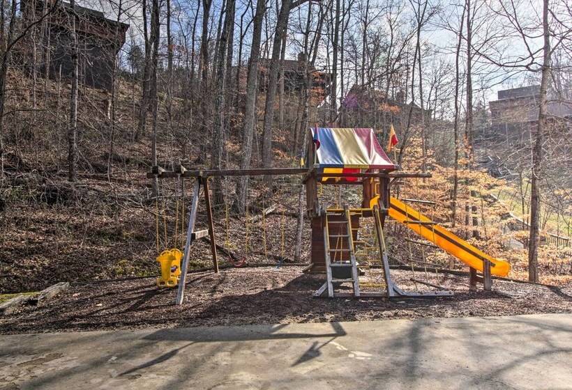 Sevierville Cabin W/ Lake Access & Private Hot Tub