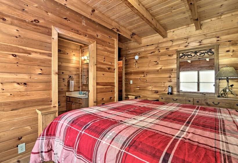 Sevierville Cabin W/ Lake Access & Private Hot Tub