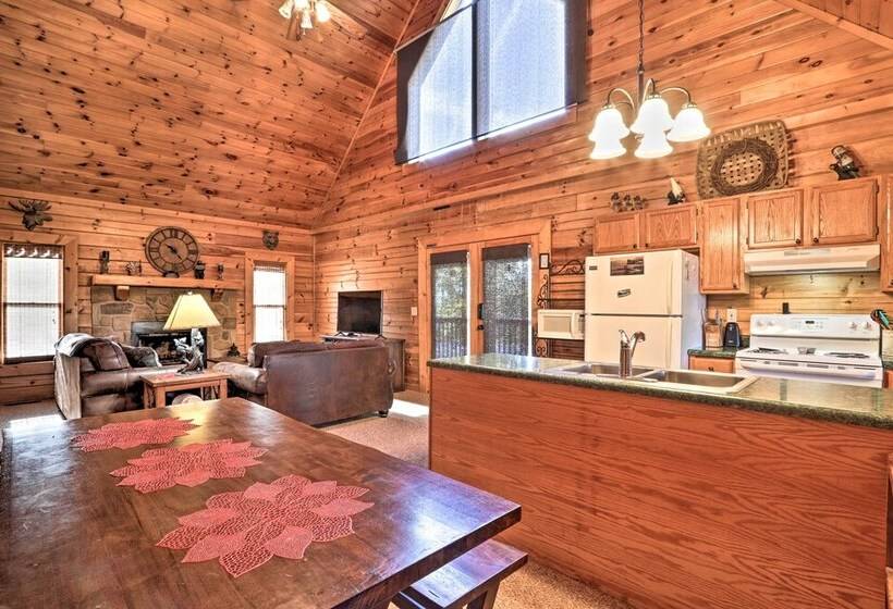 Sevierville Cabin W/ Lake Access & Private Hot Tub