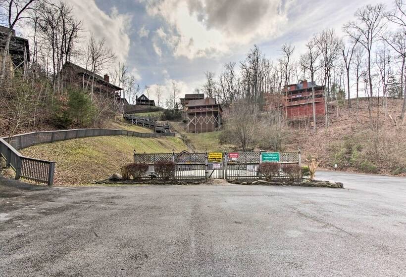 Sevierville Cabin W/ Lake Access & Private Hot Tub