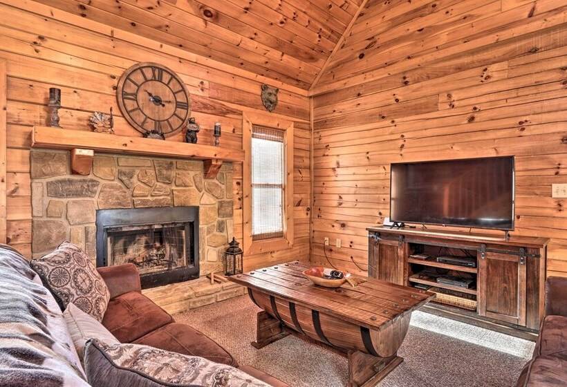 Sevierville Cabin W/ Lake Access & Private Hot Tub