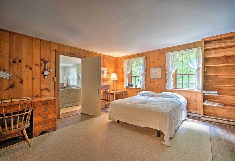 Sky Parlor Farm  On 480 Acres W/ Fire Pit!