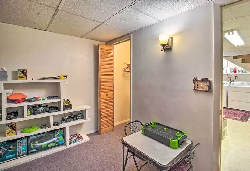 10 Mi To Show Low: Pinetop Lakeside Family Cabin!