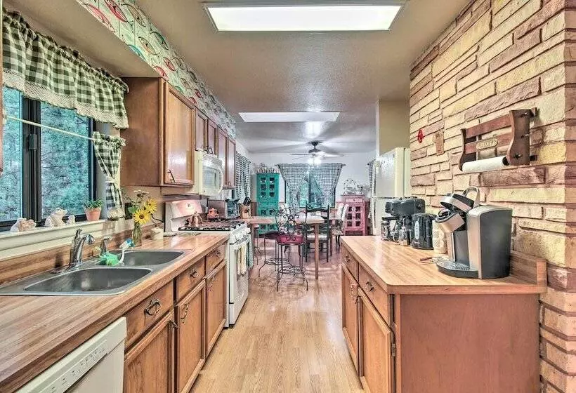 10 Mi To Show Low: Pinetop Lakeside Family Cabin!