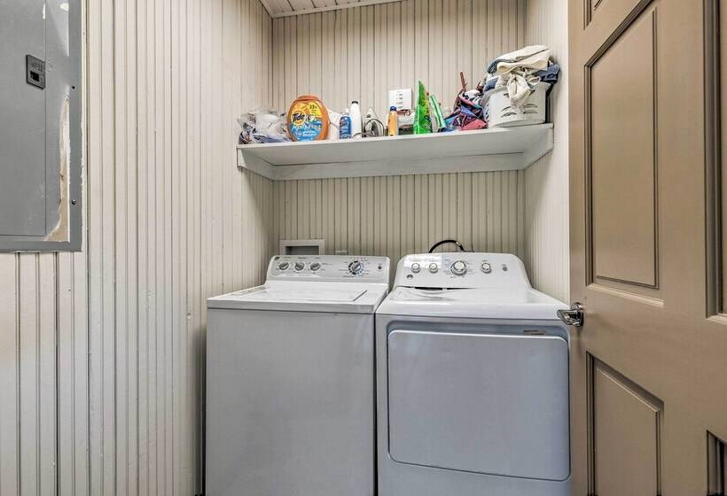 Spacious & Secluded Stilt Home On Fontaine Reserve